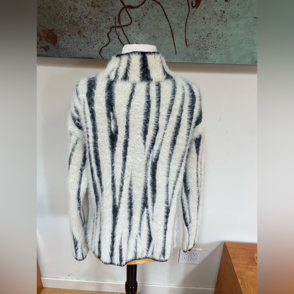 Anthropologie Cindy Zebra Eyelash Sweater - Picture 5 of 6